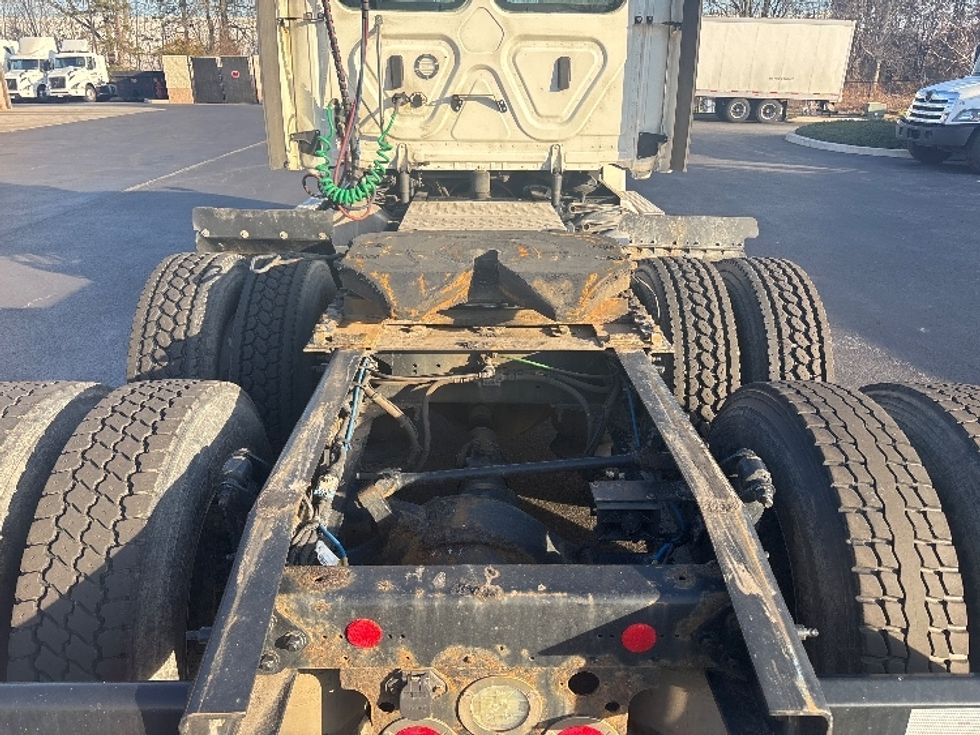 Day Cab Tractor-Heavy Duty Tractors-Freightliner-2019-Cascadia 12564ST-Cranbury-NJ-425,410\n\t\tmiles-$ 34,250 - Image 6