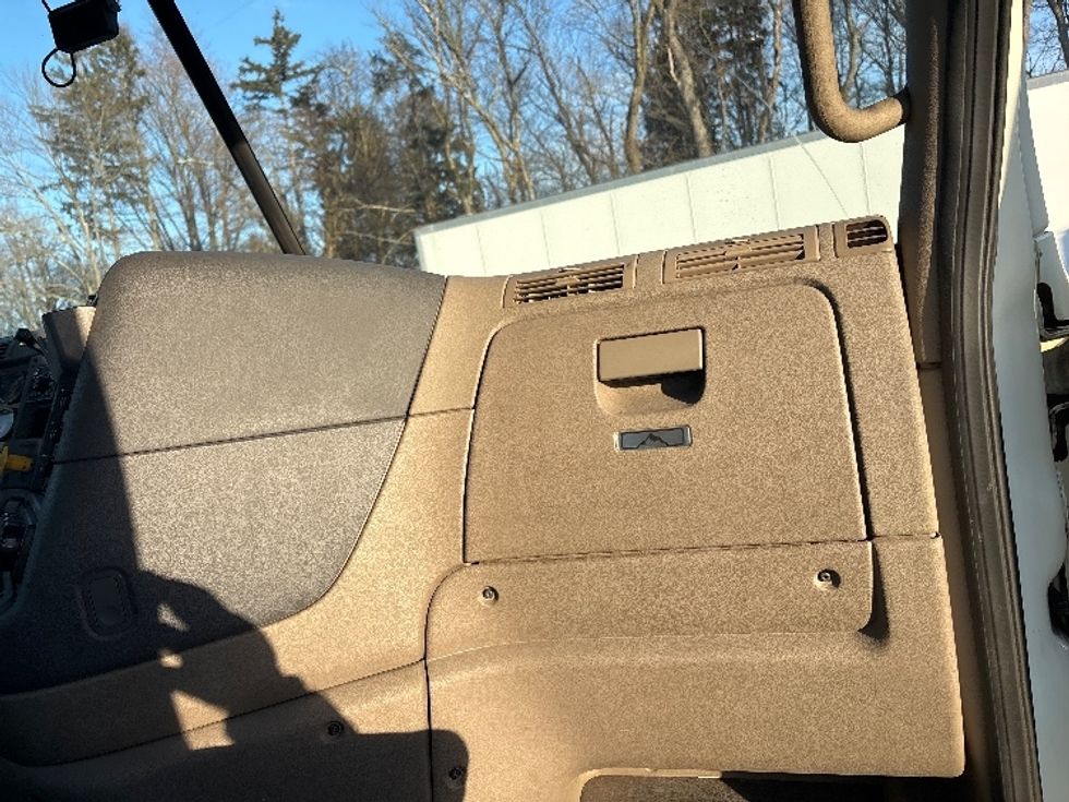 Day Cab Tractor-Heavy Duty Tractors-Freightliner-2019-Cascadia 12564ST-Cranbury-NJ-474,797\n\t\tmiles-$ 29,750 - Image 13