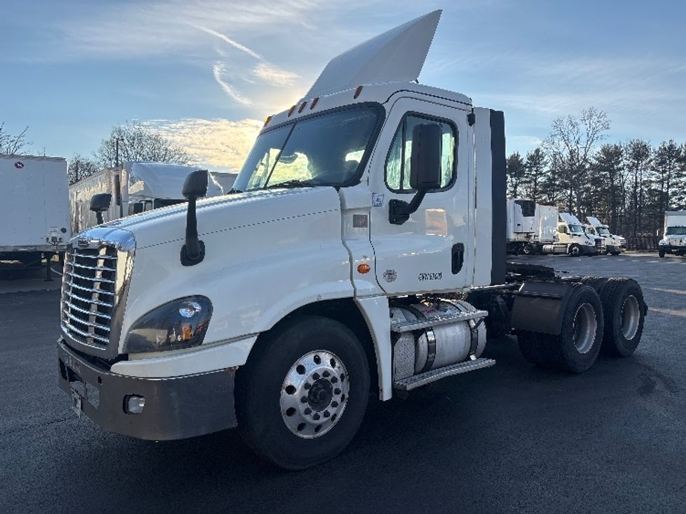 Day Cab Tractor-Heavy Duty Tractors-Freightliner-2019-Cascadia 12564ST-Cranbury-NJ-474,797\n\t\tmiles-$ 29,750 - Image 3