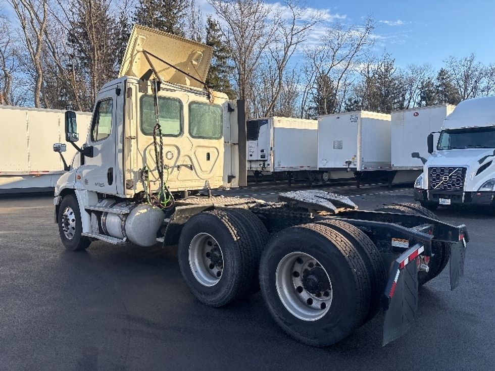 Day Cab Tractor-Heavy Duty Tractors-Freightliner-2019-Cascadia 12564ST-Cranbury-NJ-474,797\n\t\tmiles-$ 29,750 - Image 5