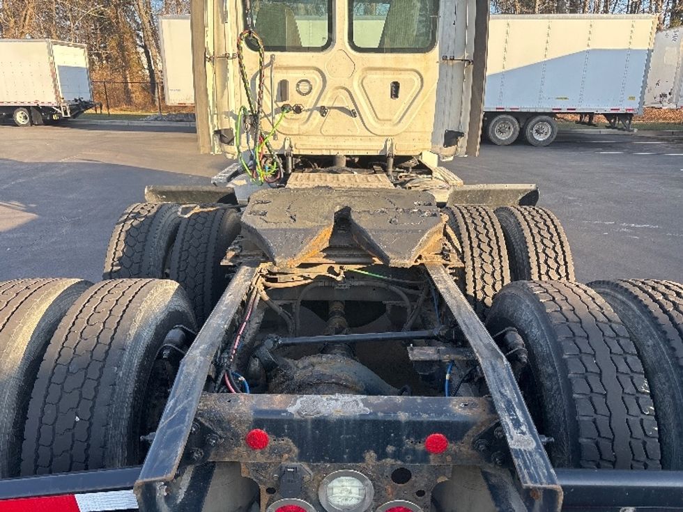 Day Cab Tractor-Heavy Duty Tractors-Freightliner-2019-Cascadia 12564ST-Cranbury-NJ-474,797\n\t\tmiles-$ 29,750 - Image 6