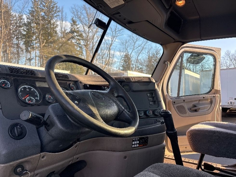 Day Cab Tractor-Heavy Duty Tractors-Freightliner-2019-Cascadia 12564ST-Cranbury-NJ-475,396\n\t\tmiles-$ 32,000 - Image 10