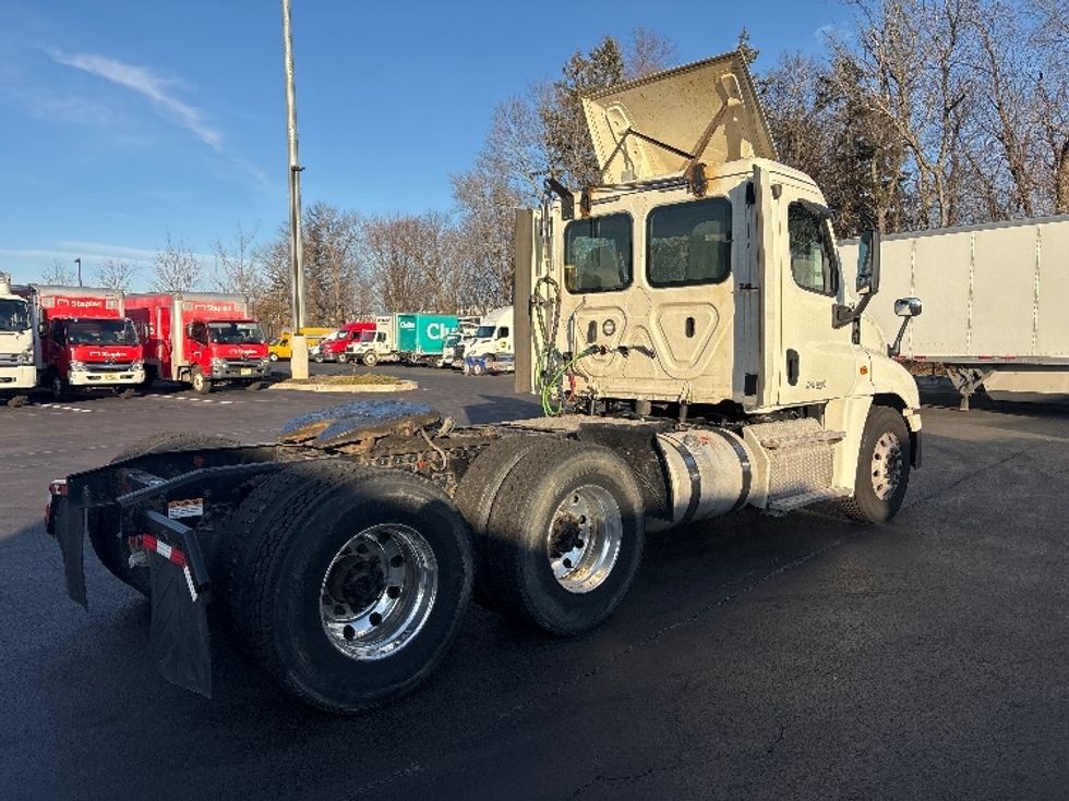 Day Cab Tractor-Heavy Duty Tractors-Freightliner-2019-Cascadia 12564ST-Cranbury-NJ-475,396\n\t\tmiles-$ 32,000 - Image 7