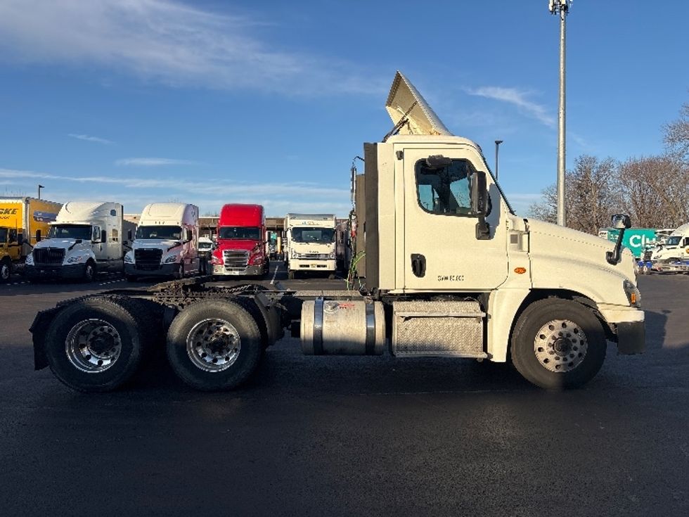 Day Cab Tractor-Heavy Duty Tractors-Freightliner-2019-Cascadia 12564ST-Cranbury-NJ-475,396\n\t\tmiles-$ 32,000 - Image 8