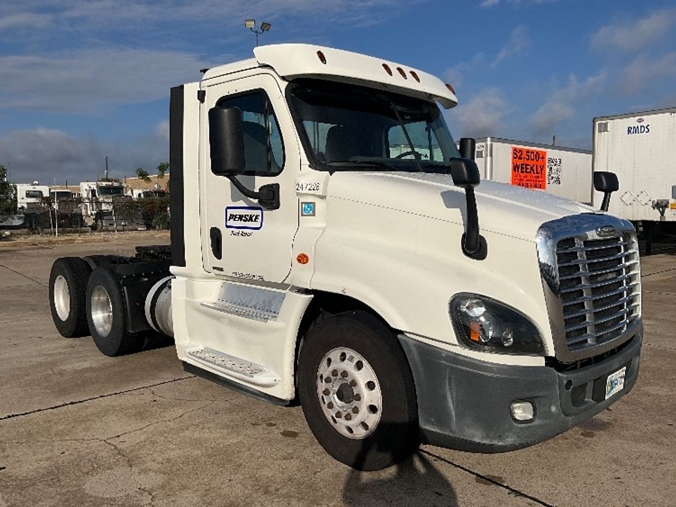 Day Cab Tractor-Heavy Duty Tractors-Freightliner-2019-Cascadia 12564ST-Dallas-TX-383,920\n\t\tmiles-$ 44,500 - Image 1
