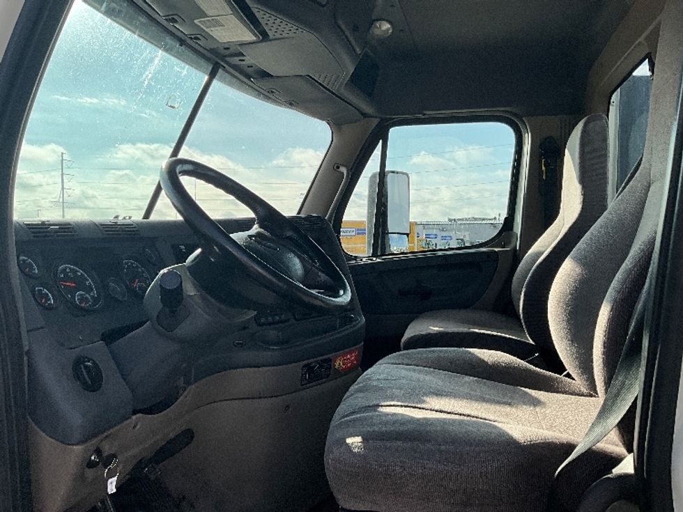 Day Cab Tractor-Heavy Duty Tractors-Freightliner-2019-Cascadia 12564ST-Dallas-TX-383,920\n\t\tmiles-$ 44,500 - Image 10