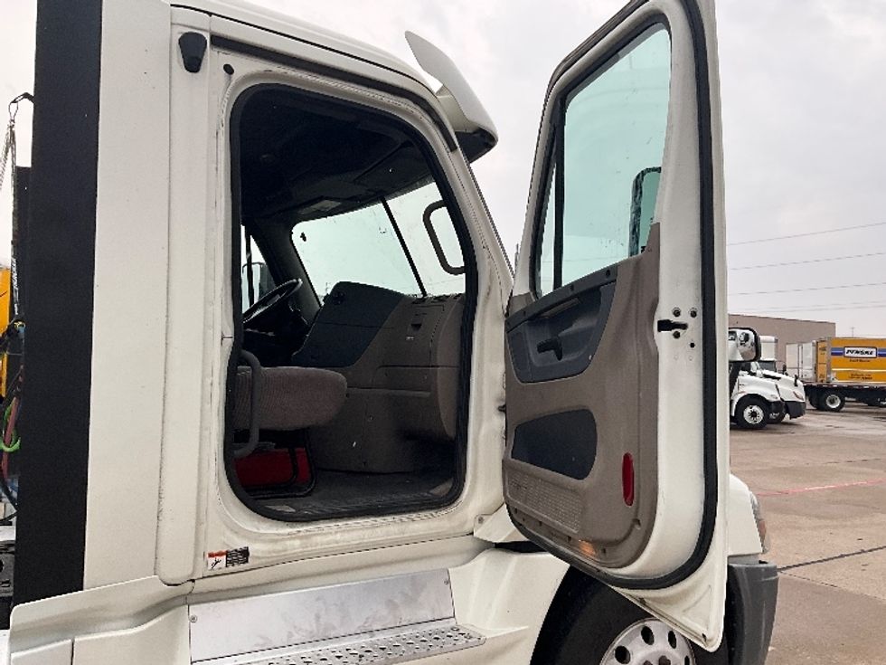 Day Cab Tractor-Heavy Duty Tractors-Freightliner-2019-Cascadia 12564ST-Dallas-TX-383,920\n\t\tmiles-$ 44,500 - Image 12