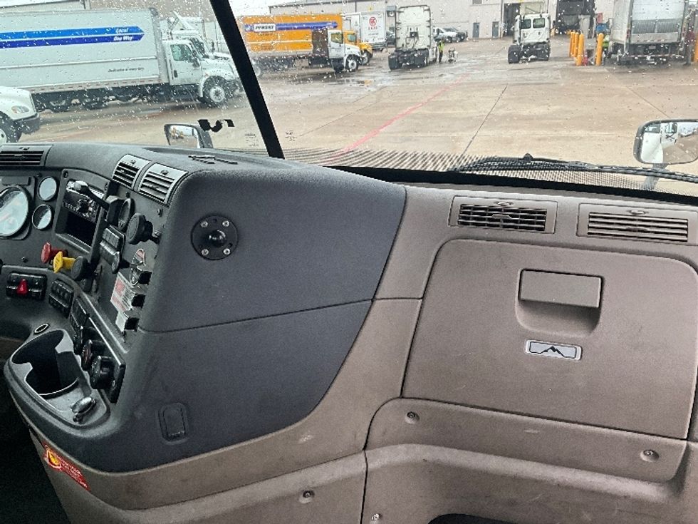 Day Cab Tractor-Heavy Duty Tractors-Freightliner-2019-Cascadia 12564ST-Dallas-TX-383,920\n\t\tmiles-$ 44,500 - Image 13