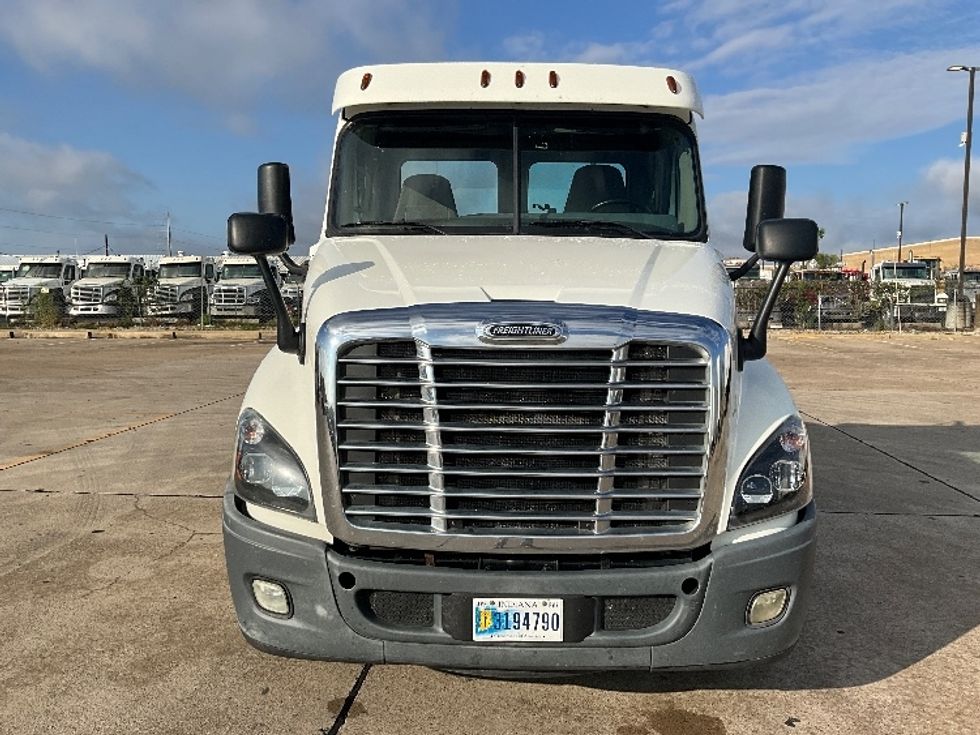 Day Cab Tractor-Heavy Duty Tractors-Freightliner-2019-Cascadia 12564ST-Dallas-TX-383,920\n\t\tmiles-$ 44,500 - Image 2