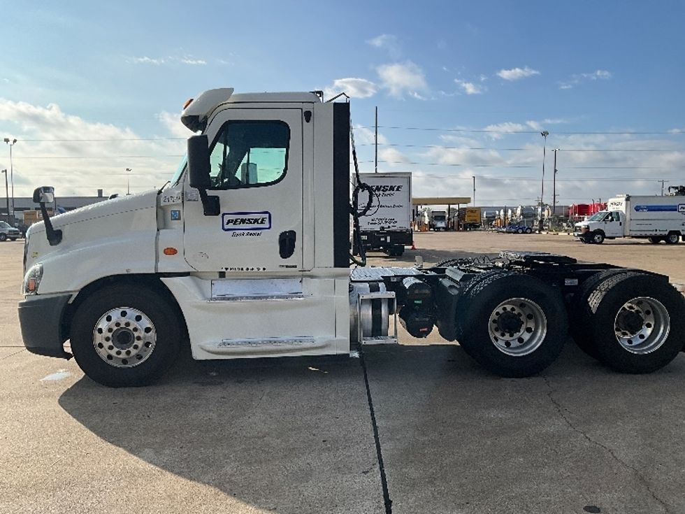 Day Cab Tractor-Heavy Duty Tractors-Freightliner-2019-Cascadia 12564ST-Dallas-TX-383,920\n\t\tmiles-$ 44,500 - Image 4