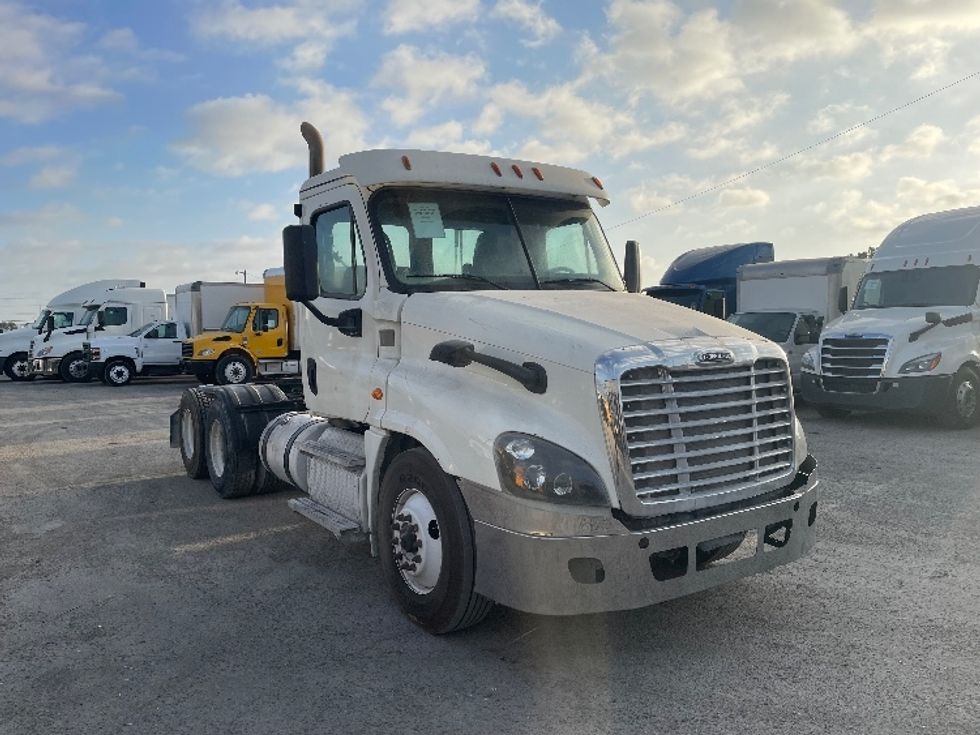 Day Cab Tractor-Heavy Duty Tractors-Freightliner-2019-Cascadia 12564ST-Dallas-TX-399,700\n\t\tmiles-$ 37,250 - Image 1