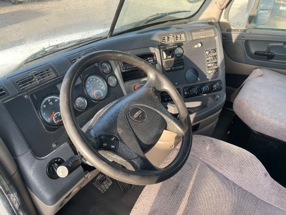 Day Cab Tractor-Heavy Duty Tractors-Freightliner-2019-Cascadia 12564ST-Dallas-TX-399,700\n\t\tmiles-$ 37,250 - Image 10