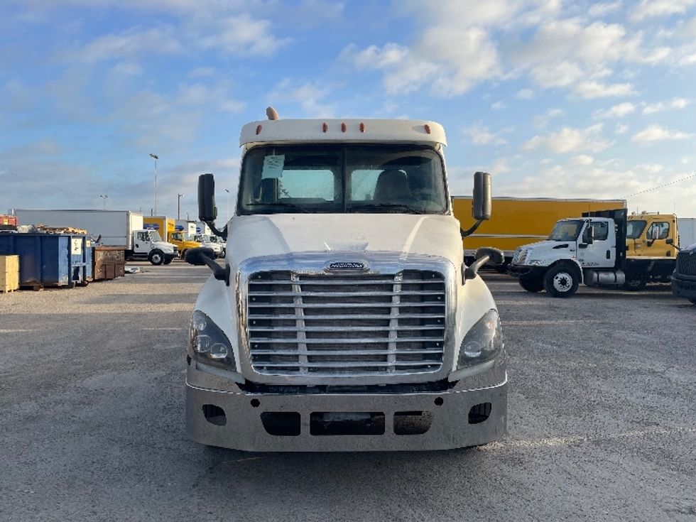 Day Cab Tractor-Heavy Duty Tractors-Freightliner-2019-Cascadia 12564ST-Dallas-TX-399,700\n\t\tmiles-$ 37,250 - Image 2