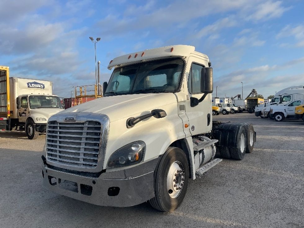 Day Cab Tractor-Heavy Duty Tractors-Freightliner-2019-Cascadia 12564ST-Dallas-TX-399,700\n\t\tmiles-$ 37,250 - Image 3