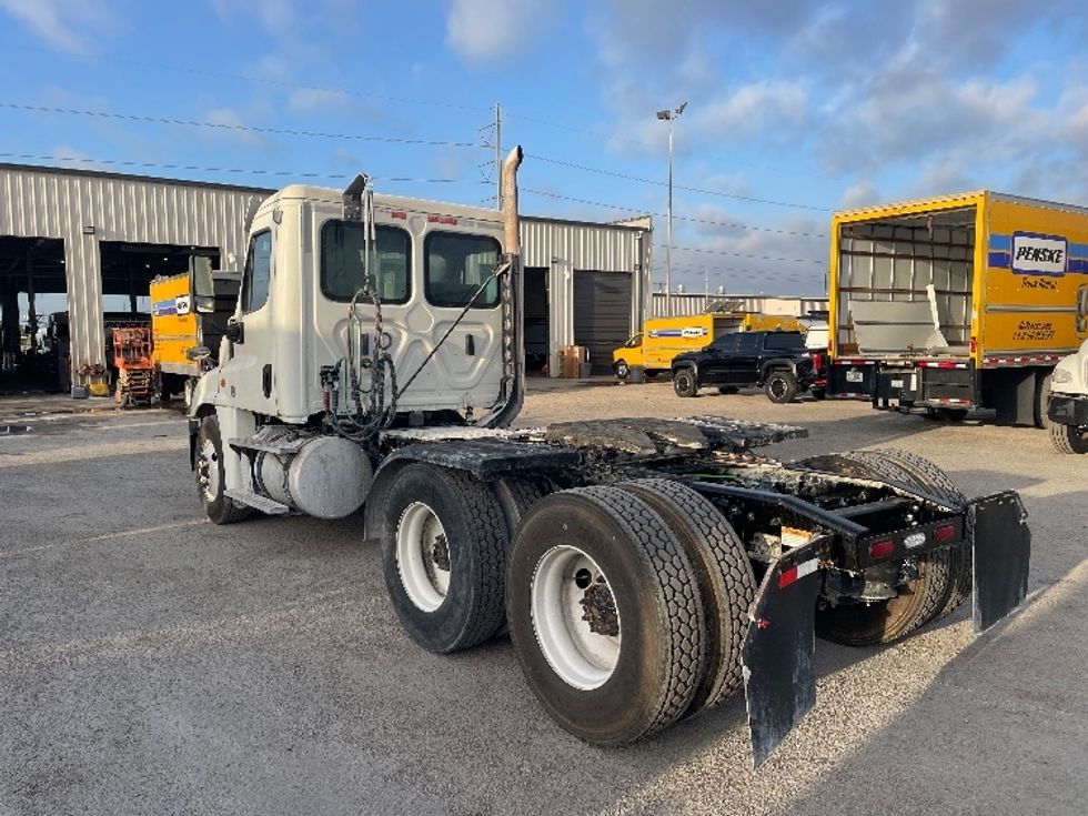 Day Cab Tractor-Heavy Duty Tractors-Freightliner-2019-Cascadia 12564ST-Dallas-TX-399,700\n\t\tmiles-$ 37,250 - Image 5