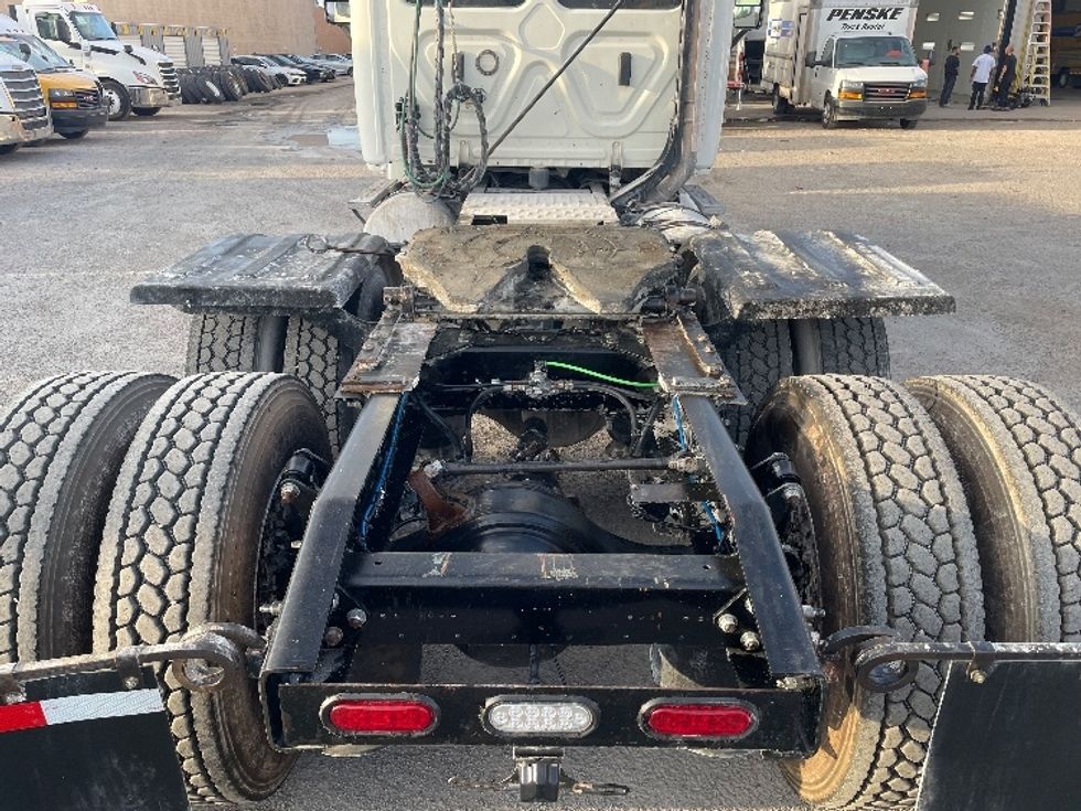 Day Cab Tractor-Heavy Duty Tractors-Freightliner-2019-Cascadia 12564ST-Dallas-TX-399,700\n\t\tmiles-$ 37,250 - Image 6