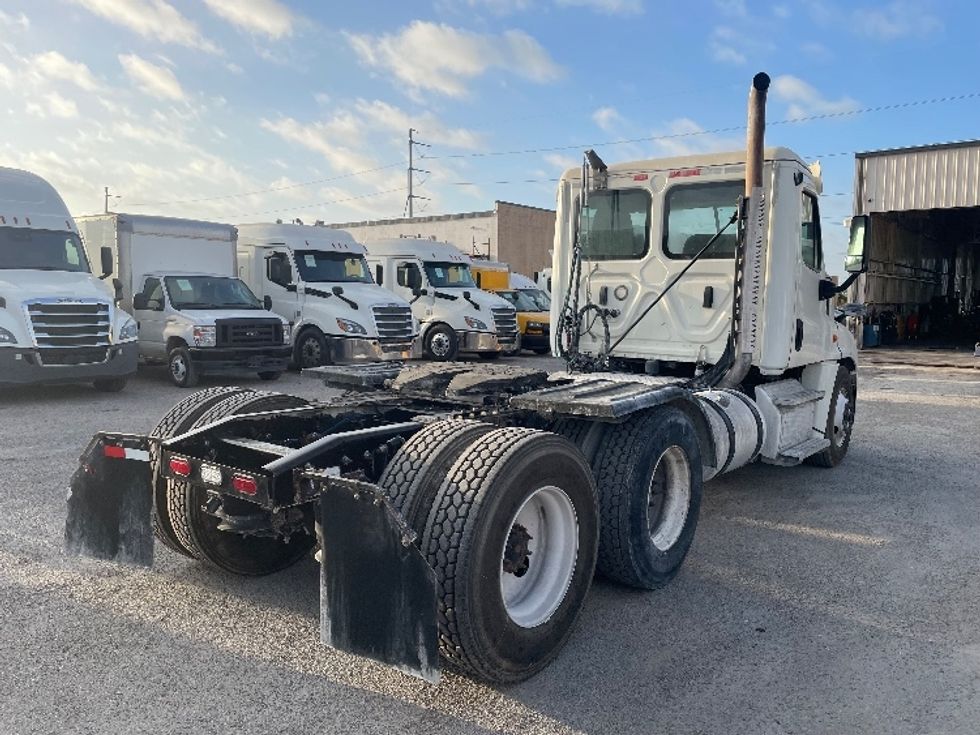 Day Cab Tractor-Heavy Duty Tractors-Freightliner-2019-Cascadia 12564ST-Dallas-TX-399,700\n\t\tmiles-$ 37,250 - Image 7