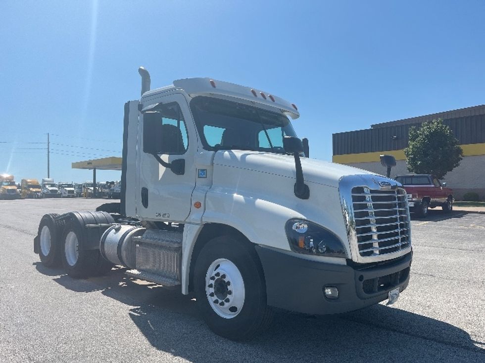 Day Cab Tractor-Heavy Duty Tractors-Freightliner-2019-Cascadia 12564ST-Davenport-IA-222,510\n\t\tmiles-$ 50,500 - Image 1