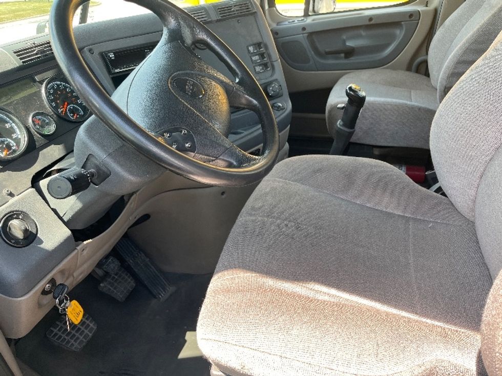 Day Cab Tractor-Heavy Duty Tractors-Freightliner-2019-Cascadia 12564ST-Davenport-IA-222,510\n\t\tmiles-$ 50,500 - Image 10