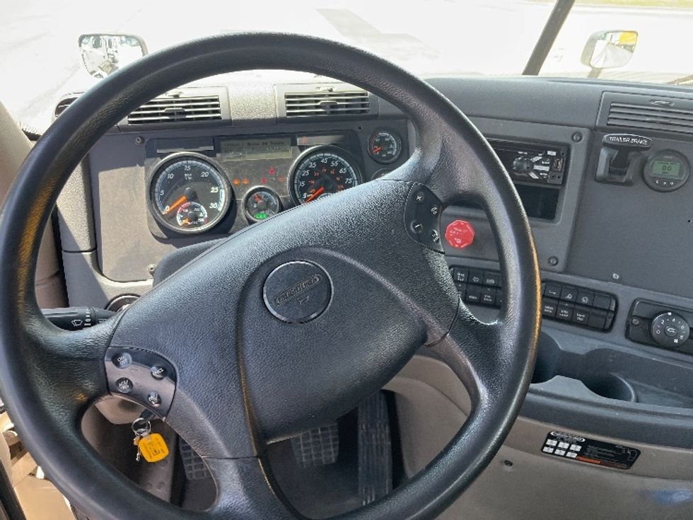 Day Cab Tractor-Heavy Duty Tractors-Freightliner-2019-Cascadia 12564ST-Davenport-IA-222,510\n\t\tmiles-$ 50,500 - Image 11