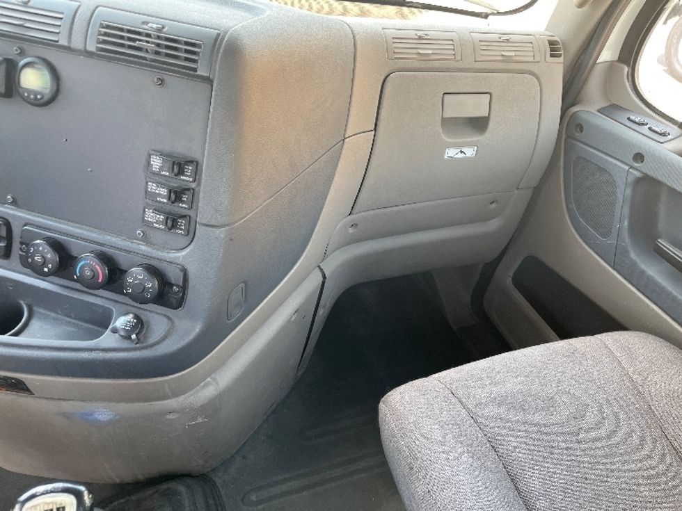 Day Cab Tractor-Heavy Duty Tractors-Freightliner-2019-Cascadia 12564ST-Davenport-IA-222,510\n\t\tmiles-$ 50,500 - Image 13