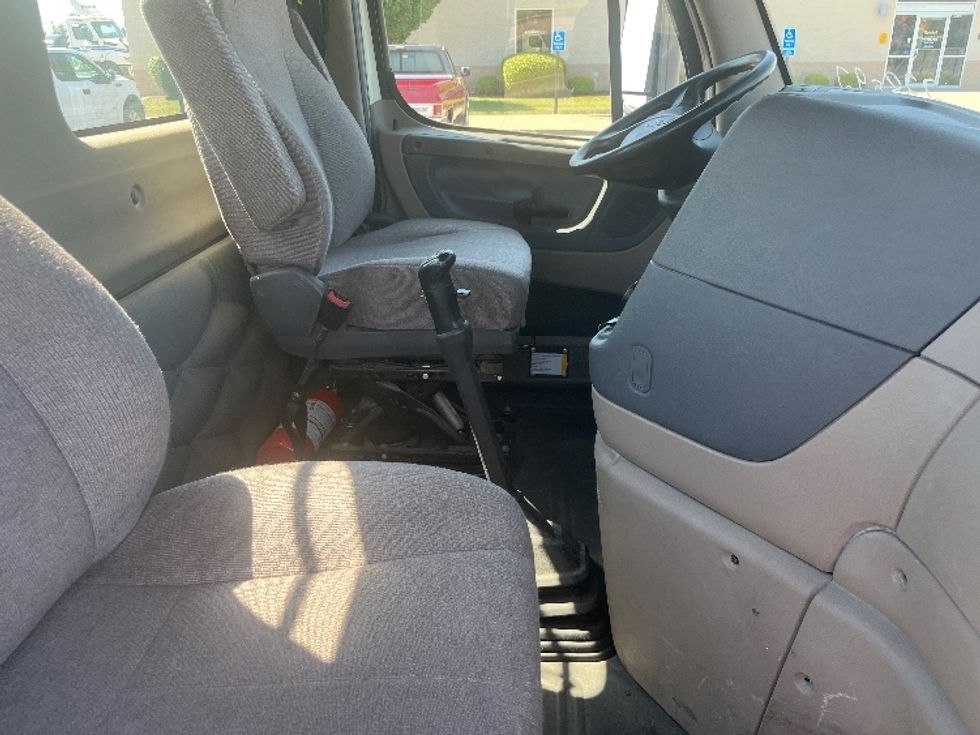 Day Cab Tractor-Heavy Duty Tractors-Freightliner-2019-Cascadia 12564ST-Davenport-IA-222,510\n\t\tmiles-$ 50,500 - Image 14