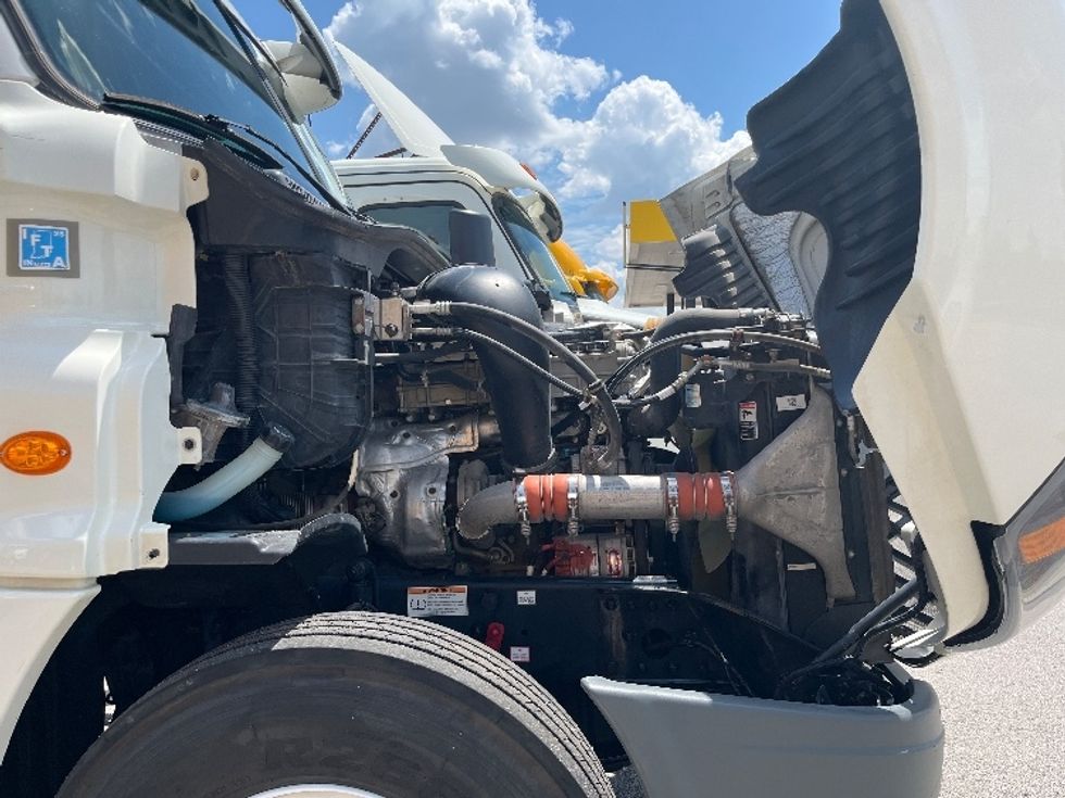 Day Cab Tractor-Heavy Duty Tractors-Freightliner-2019-Cascadia 12564ST-Davenport-IA-222,510\n\t\tmiles-$ 50,500 - Image 15