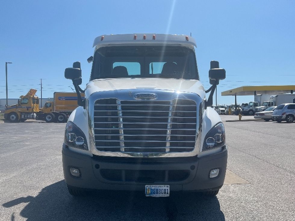 Day Cab Tractor-Heavy Duty Tractors-Freightliner-2019-Cascadia 12564ST-Davenport-IA-222,510\n\t\tmiles-$ 50,500 - Image 2