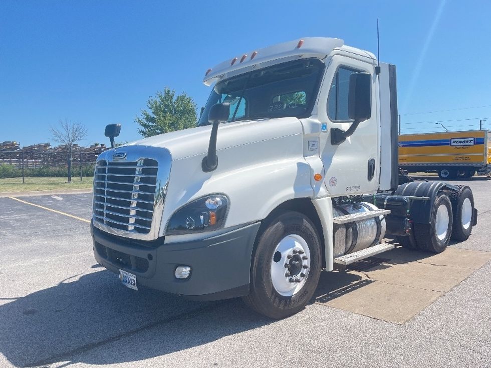 Day Cab Tractor-Heavy Duty Tractors-Freightliner-2019-Cascadia 12564ST-Davenport-IA-222,510\n\t\tmiles-$ 50,500 - Image 3