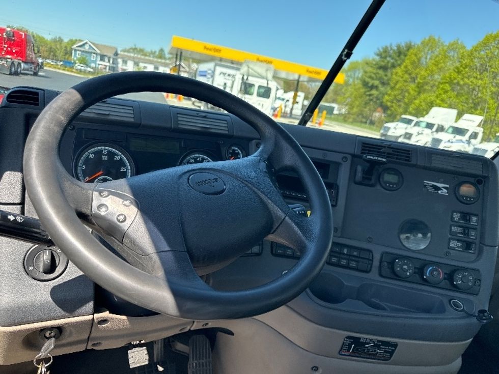 Day Cab Tractor-Heavy Duty Tractors-Freightliner-2019-Cascadia 12564ST-Dayton-NJ-326,312\n\t\tmiles-$ 55,750 - Image 11
