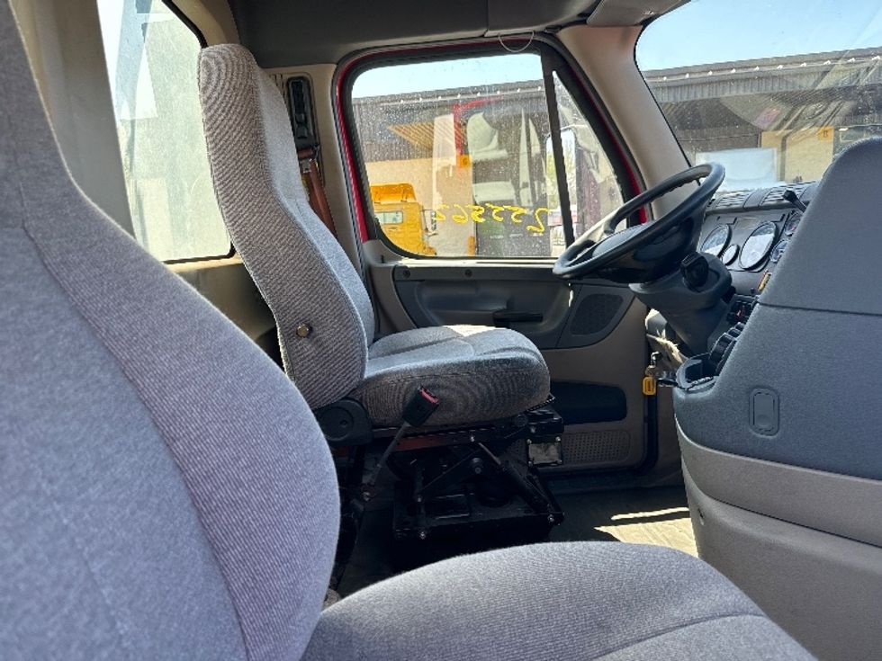 Day Cab Tractor-Heavy Duty Tractors-Freightliner-2019-Cascadia 12564ST-Dayton-NJ-326,312\n\t\tmiles-$ 55,750 - Image 14