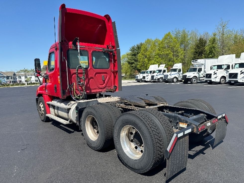 Day Cab Tractor-Heavy Duty Tractors-Freightliner-2019-Cascadia 12564ST-Dayton-NJ-326,312\n\t\tmiles-$ 55,750 - Image 5