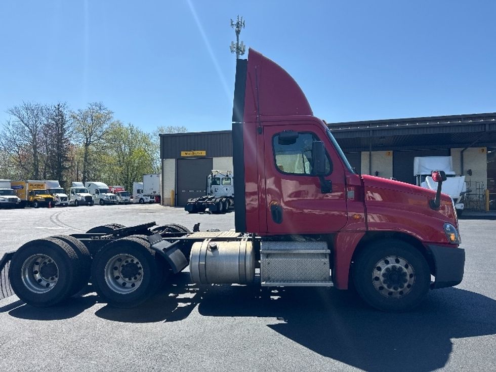 Day Cab Tractor-Heavy Duty Tractors-Freightliner-2019-Cascadia 12564ST-Dayton-NJ-326,312\n\t\tmiles-$ 55,750 - Image 8