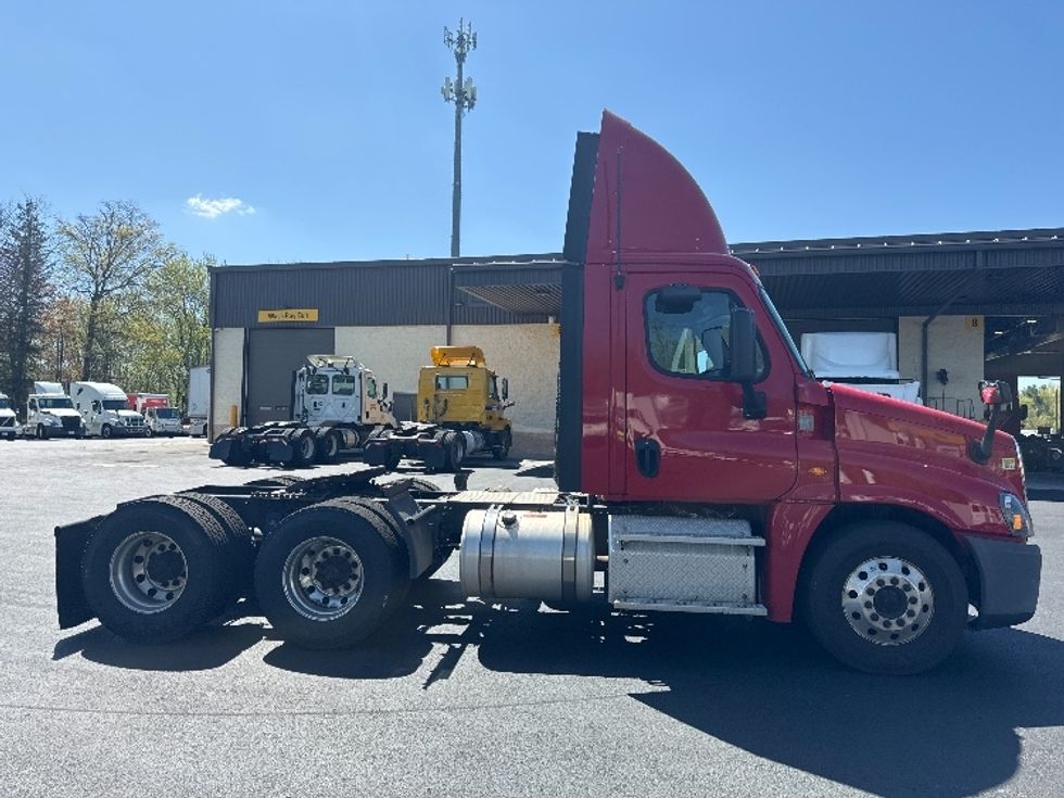 Day Cab Tractor-Heavy Duty Tractors-Freightliner-2019-Cascadia 12564ST-Dayton-NJ-329,440\n\t\tmiles-$ 55,750 - Image 8