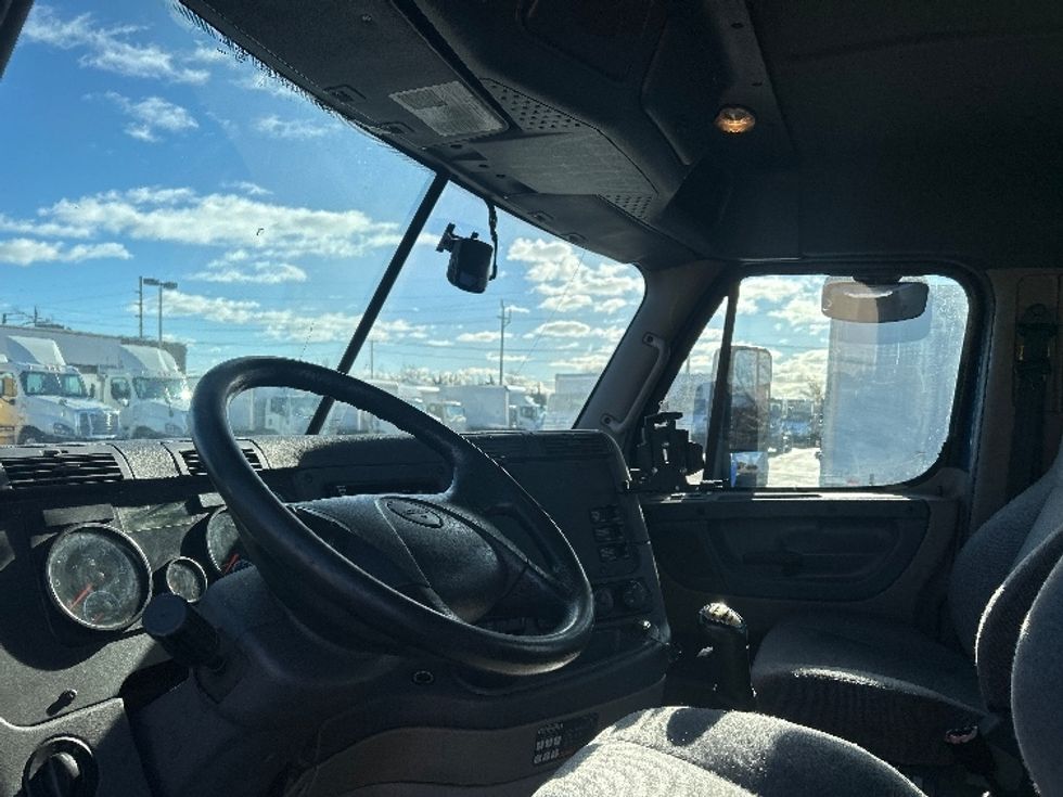 Day Cab Tractor-Heavy Duty Tractors-Freightliner-2019-Cascadia 12564ST-Dayton-NJ-377,811\n\t\tmiles-$ 44,250 - Image 10