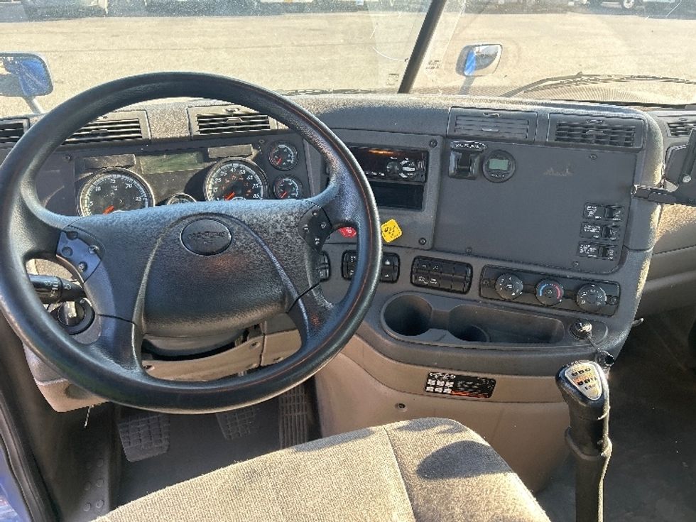Day Cab Tractor-Heavy Duty Tractors-Freightliner-2019-Cascadia 12564ST-Dayton-NJ-377,811\n\t\tmiles-$ 44,250 - Image 11