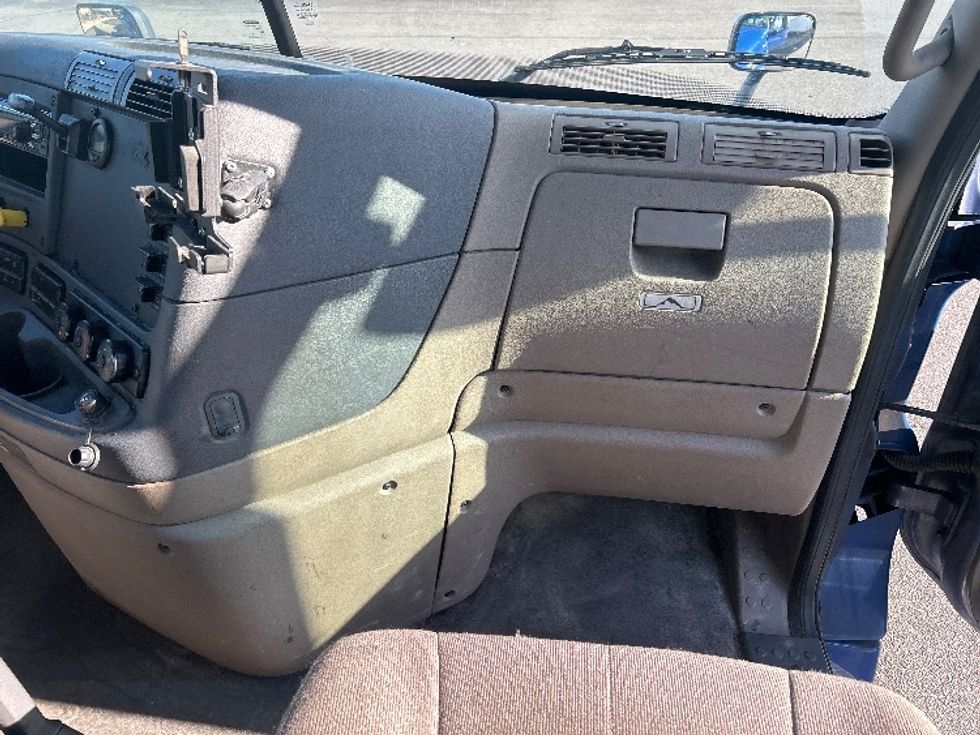 Day Cab Tractor-Heavy Duty Tractors-Freightliner-2019-Cascadia 12564ST-Dayton-NJ-377,811\n\t\tmiles-$ 44,250 - Image 13