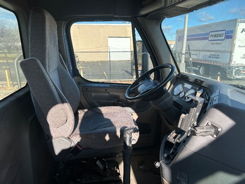 Day Cab Tractor-Heavy Duty Tractors-Freightliner-2019-Cascadia 12564ST-Dayton-NJ-377,811\n\t\tmiles-$ 44,250 - Image 14