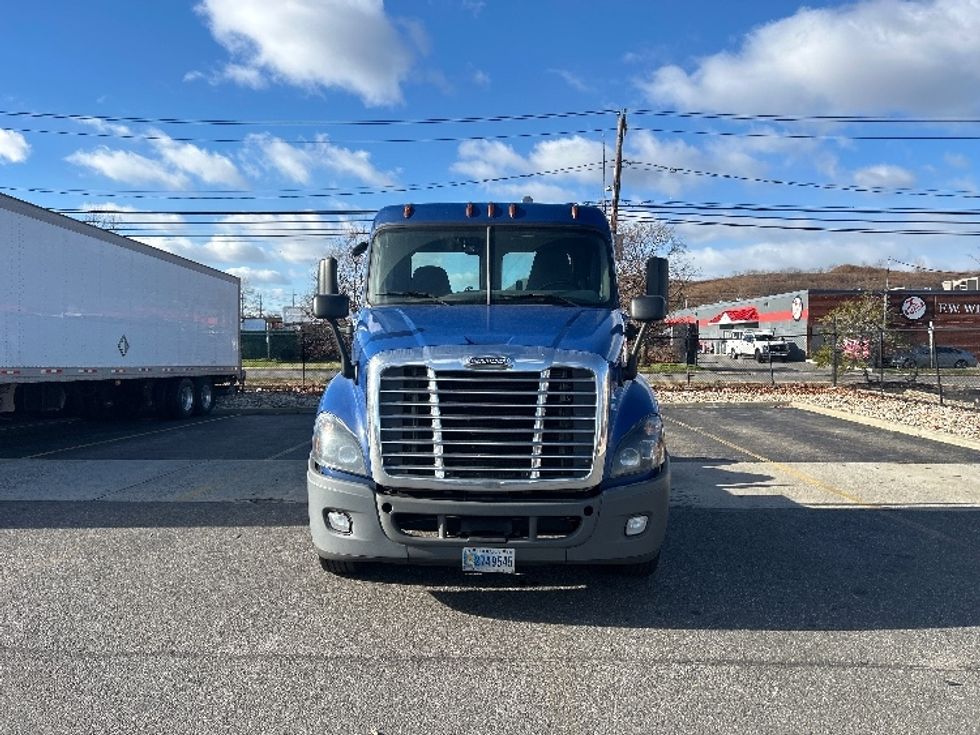 Day Cab Tractor-Heavy Duty Tractors-Freightliner-2019-Cascadia 12564ST-Dayton-NJ-377,811\n\t\tmiles-$ 44,250 - Image 2
