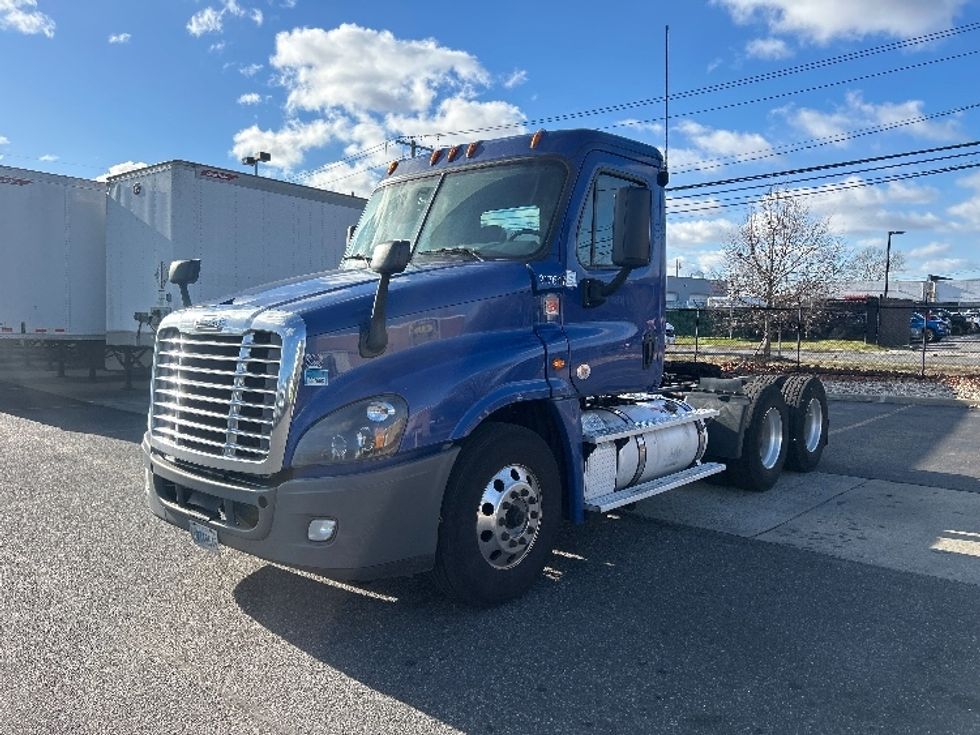 Day Cab Tractor-Heavy Duty Tractors-Freightliner-2019-Cascadia 12564ST-Dayton-NJ-377,811\n\t\tmiles-$ 44,250 - Image 3