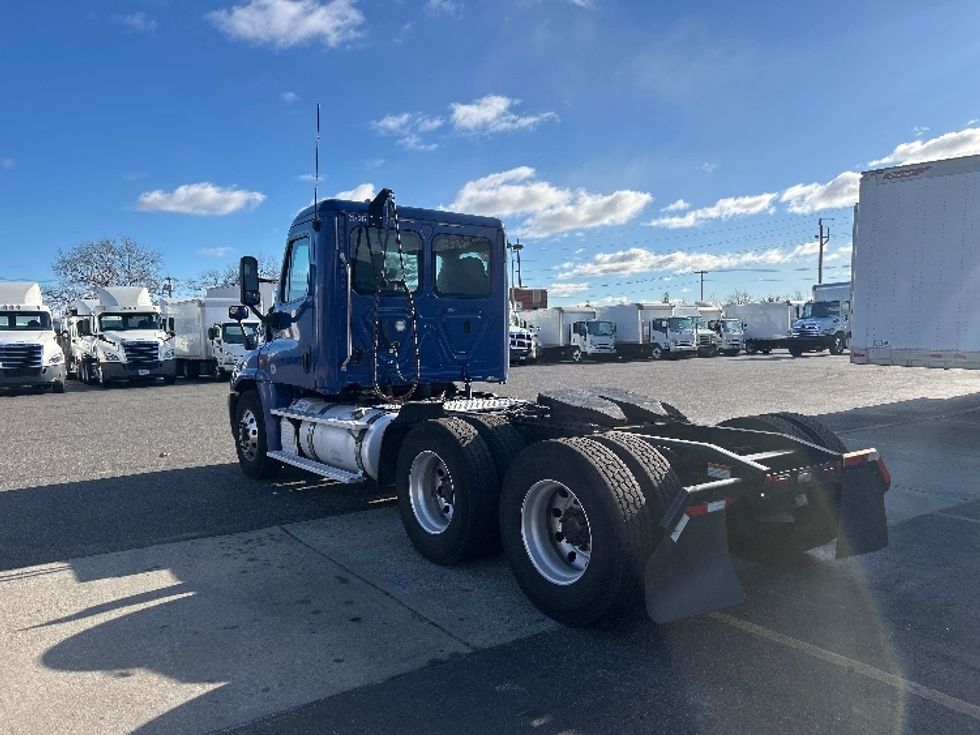 Day Cab Tractor-Heavy Duty Tractors-Freightliner-2019-Cascadia 12564ST-Dayton-NJ-377,811\n\t\tmiles-$ 44,250 - Image 5