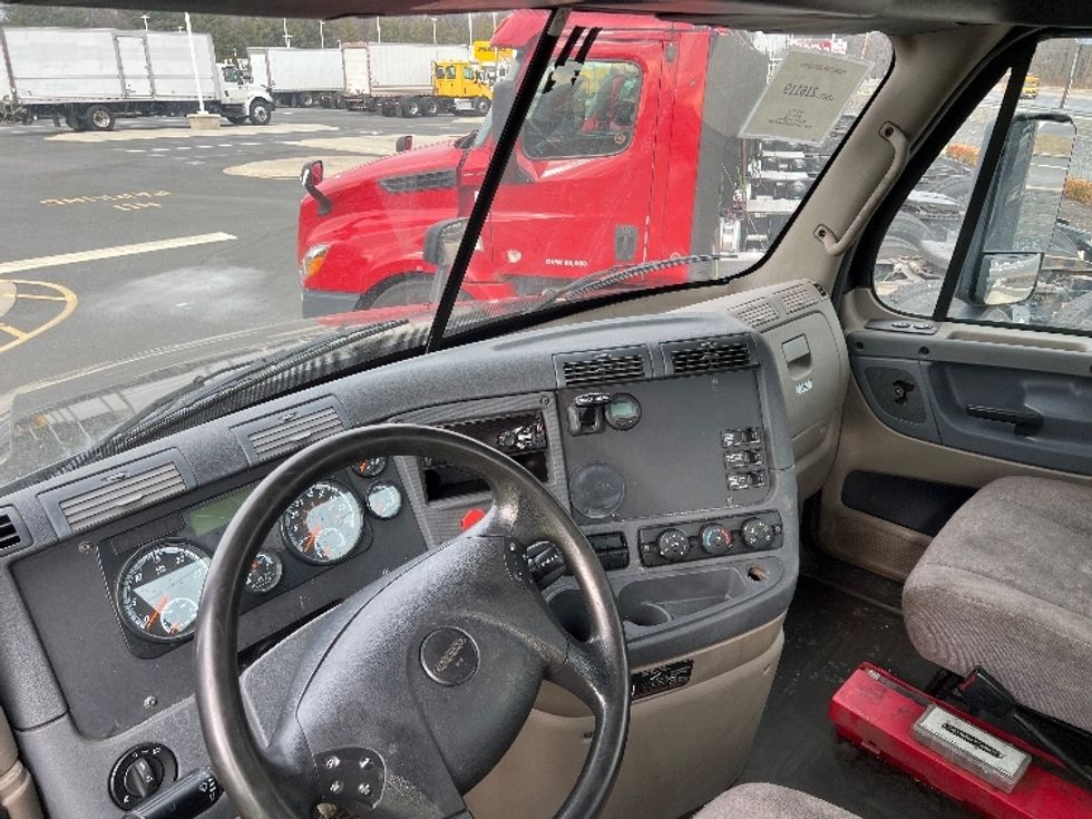 Day Cab Tractor-Heavy Duty Tractors-Freightliner-2019-Cascadia 12564ST-Dayton-NJ-379,988\n\t\tmiles-$ 40,250 - Image 10