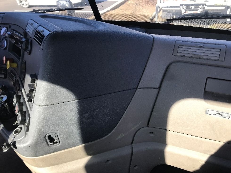 Day Cab Tractor-Heavy Duty Tractors-Freightliner-2019-Cascadia 12564ST-Dayton-NJ-379,988\n\t\tmiles-$ 40,250 - Image 13