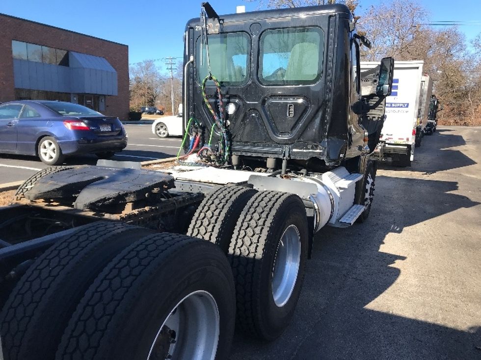 Day Cab Tractor-Heavy Duty Tractors-Freightliner-2019-Cascadia 12564ST-Dayton-NJ-379,988\n\t\tmiles-$ 40,250 - Image 17