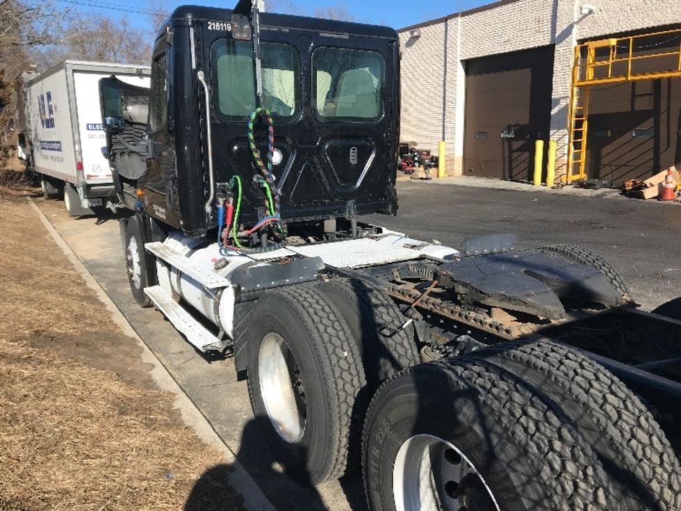 Day Cab Tractor-Heavy Duty Tractors-Freightliner-2019-Cascadia 12564ST-Dayton-NJ-379,988\n\t\tmiles-$ 40,250 - Image 18