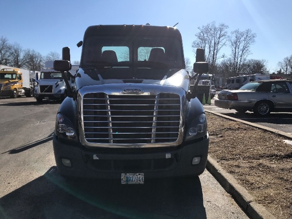 Day Cab Tractor-Heavy Duty Tractors-Freightliner-2019-Cascadia 12564ST-Dayton-NJ-379,988\n\t\tmiles-$ 40,250 - Image 2