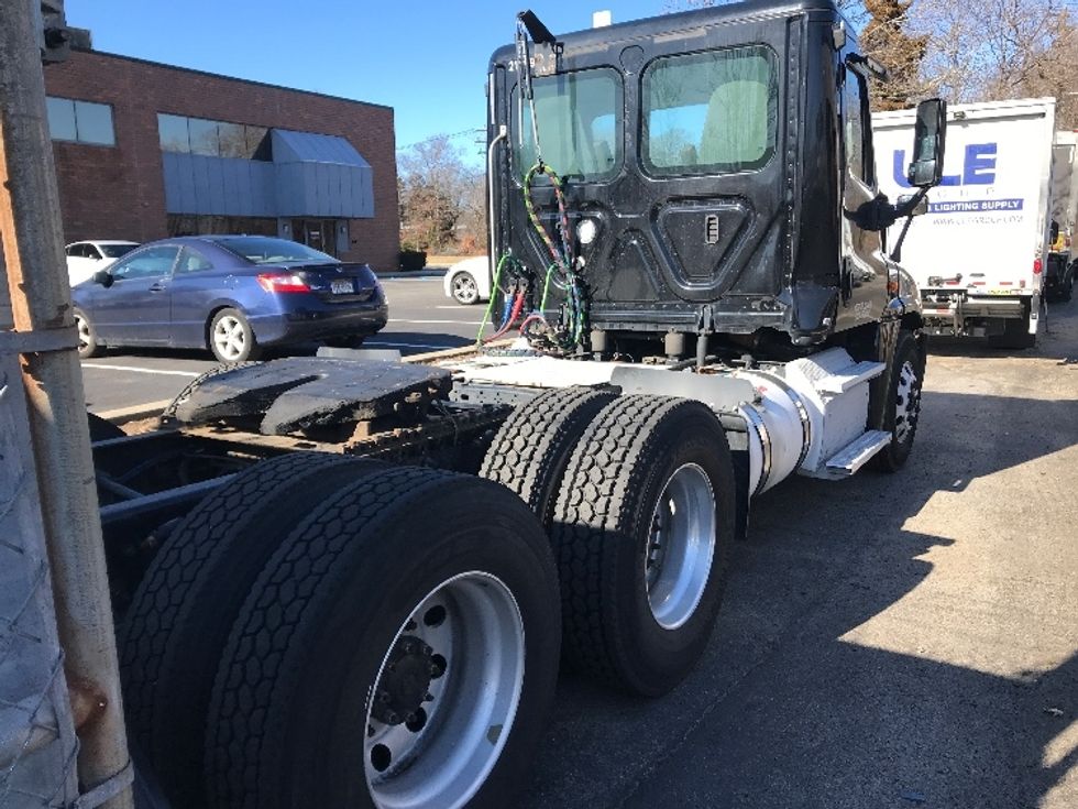 Day Cab Tractor-Heavy Duty Tractors-Freightliner-2019-Cascadia 12564ST-Dayton-NJ-379,988\n\t\tmiles-$ 40,250 - Image 7