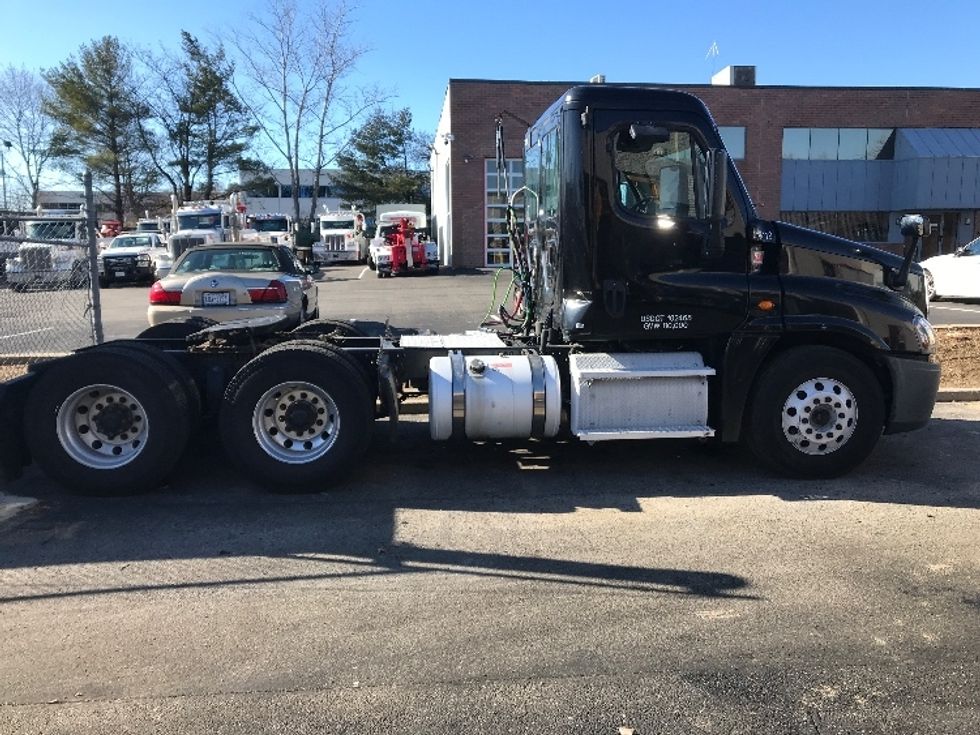 Day Cab Tractor-Heavy Duty Tractors-Freightliner-2019-Cascadia 12564ST-Dayton-NJ-379,988\n\t\tmiles-$ 40,250 - Image 8