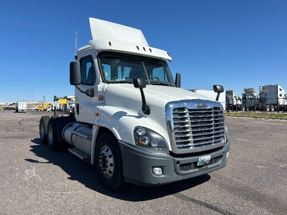 2019 Freightliner Cascadia 12564ST Day Cab Tractor