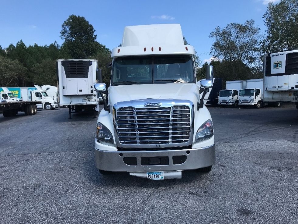 Day Cab Tractor-Heavy Duty Tractors-Freightliner-2019-Cascadia 12564ST-Duluth-GA-427,785\n\t\tmiles-$ 53,000 - Image 2